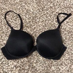 VICTORIA’S SECRET 34C Black Push Up Bra🌚🖤
